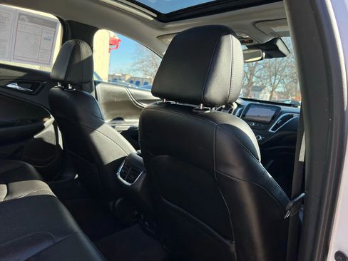 Used 2016 Chevrolet Malibu Premier w/ Driver Confidence Package image 16