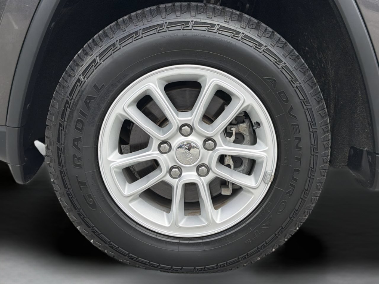 Used 2019 Jeep Grand Cherokee Laredo RWD image 30