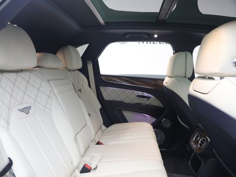 Certified 2022 Bentley Bentayga AWD/4WD image 26
