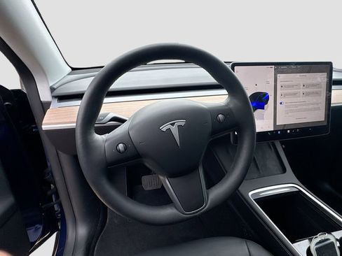 Used 2025 Tesla Model Y Long Range RWD image 11