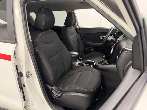 Used 2016 Kia Soul + FWD image 10
