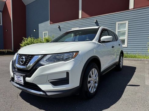 Used 2017 Nissan Rogue S w/ S Family Package image 4