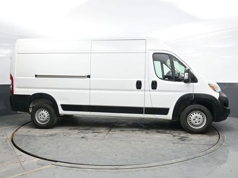 Used 2024 RAM ProMaster 2500 w/ Convenience Group FWD image 8