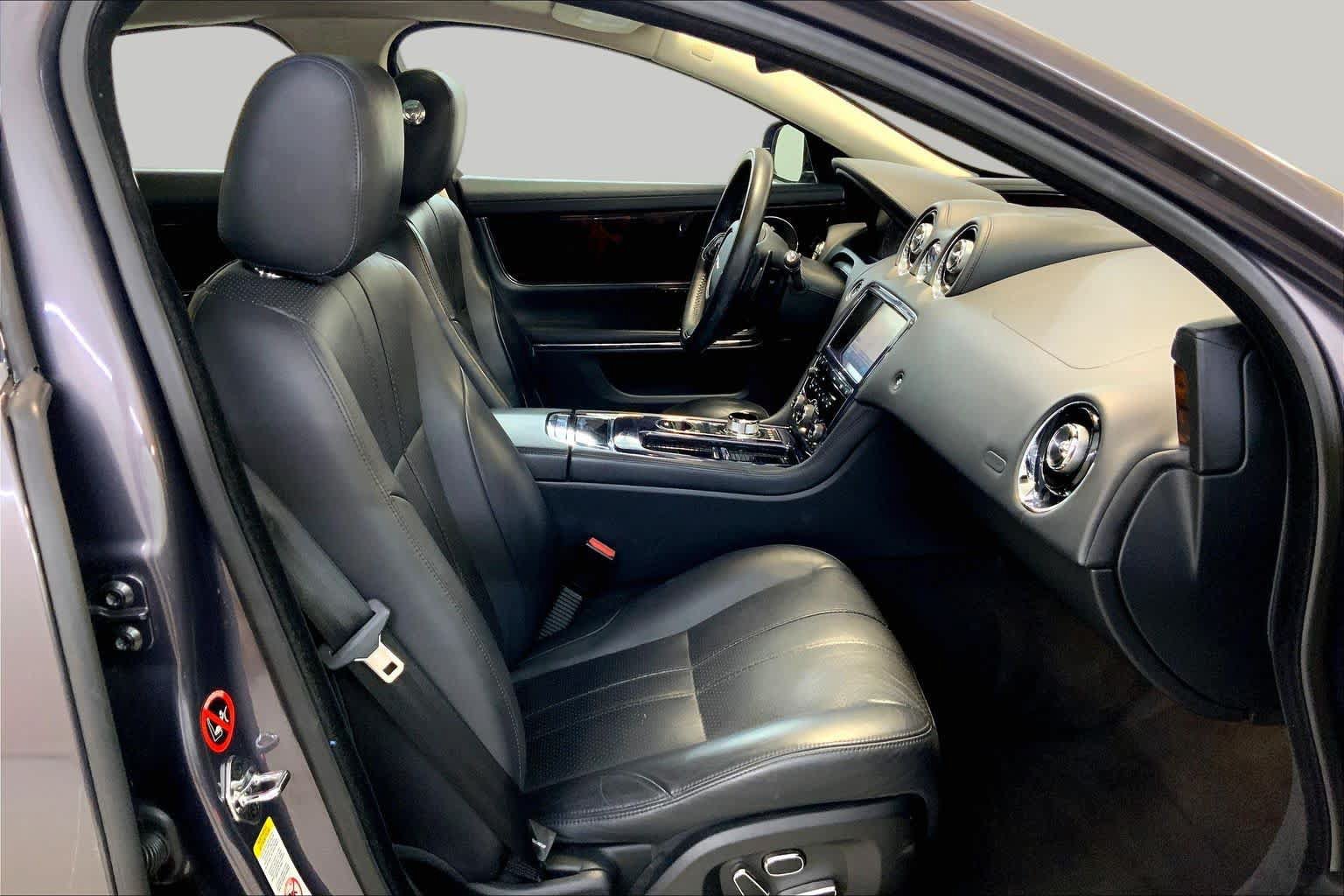 Used 2011 Jaguar XJ RWD image 8