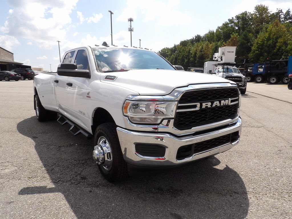 Used 2021 RAM 3500 Tradesman w/ Chrome Appearance Group AWD/4WD image 11