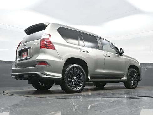 Used 2021 Lexus GX 460 Premium w/ Accessory Package AWD/4WD image 32