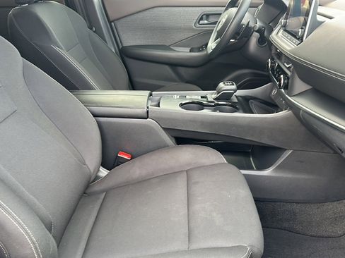 Used 2023 Nissan Rogue S image 23