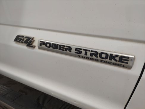 Used 2019 Ford F250 XLT w/ Camper Package AWD/4WD image 5
