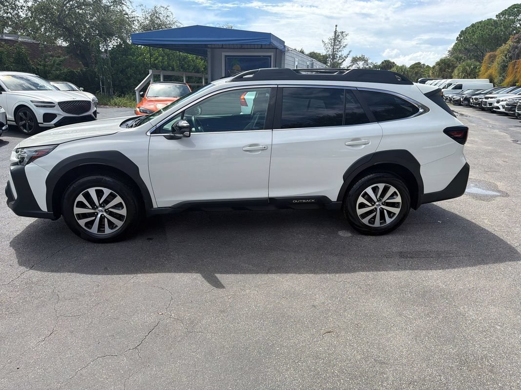 Used 2023 Subaru Outback Premium AWD/4WD image 2