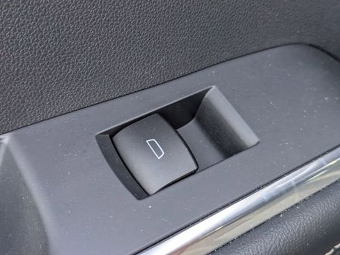 Used 2025 GMC Acadia Elevation FWD image 28