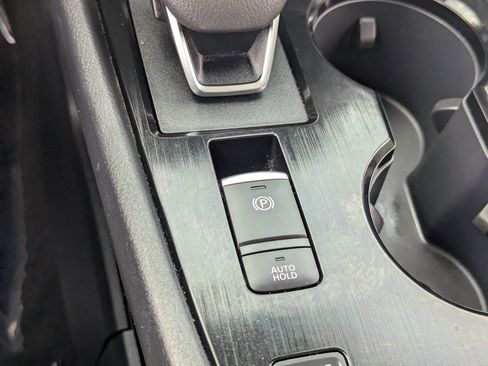 Certified 2025 Nissan Rogue SV image 28