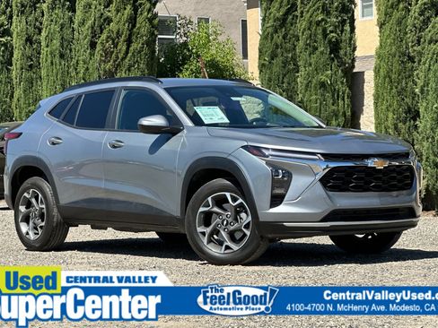 Used 2024 Chevrolet Trax LT w/ Driver Confidence Package FWD image 1