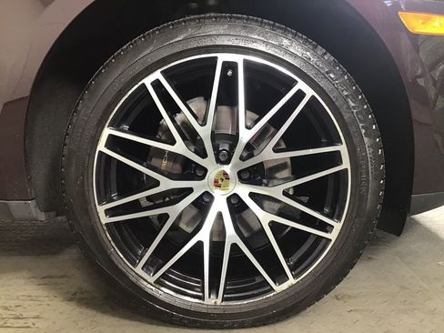 Certified 2023 Porsche Macan Turbo image 14