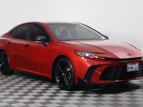 Used 2026 Toyota Camry Hybrid w/ Multimedia Upgrade Package FWD image 3