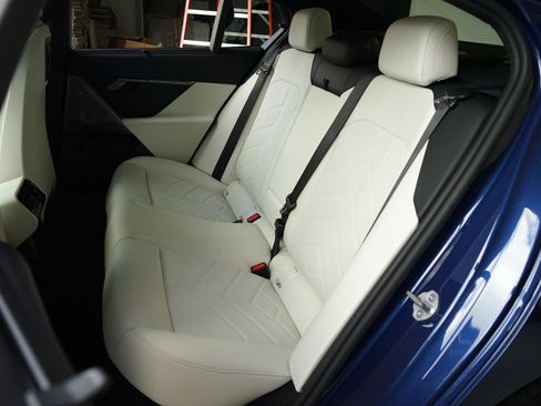 Used 2025 BMW i5 M60 AWD/4WD image 16