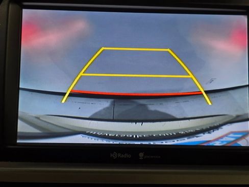 Used 2015 Toyota Highlander Limited w/ Driver Technology Package image 9