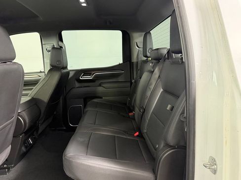 Used 2025 GMC Sierra 1500 SLT AWD/4WD image 16