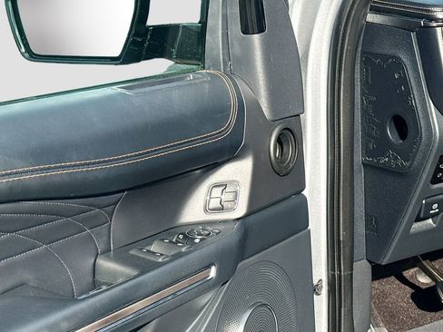 Used 2023 Ford Expedition Platinum RWD image 18