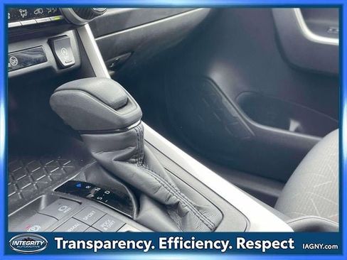 Used 2025 Toyota RAV4 XLE AWD/4WD image 30