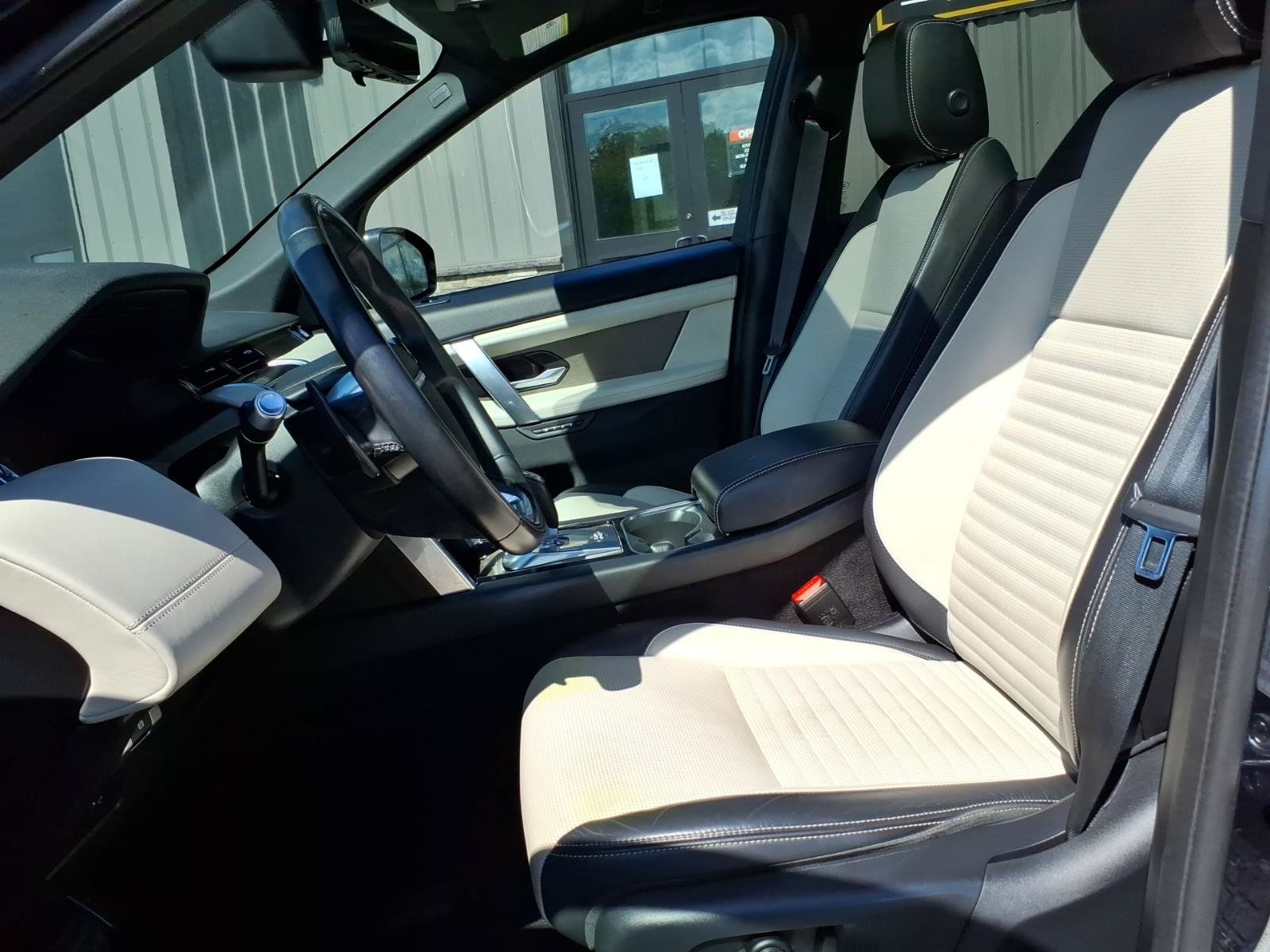 Used 2020 Land Rover Discovery Sport HSE R-Dynamic AWD/4WD image 8
