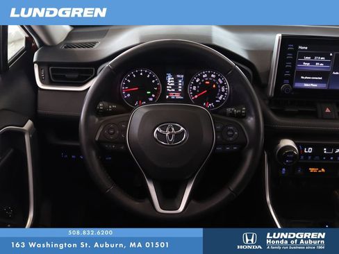 Used 2020 Toyota RAV4 XLE w/ Convenience Package image 16