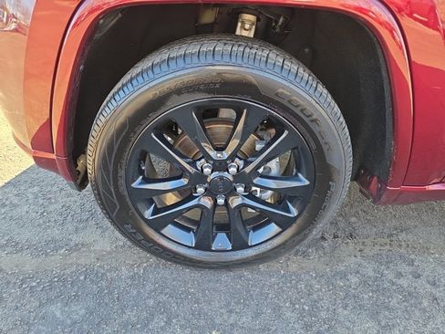 Used 2019 Jeep Grand Cherokee Altitude image 9