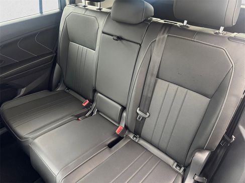 Certified 2023 Volkswagen Tiguan SE image 13