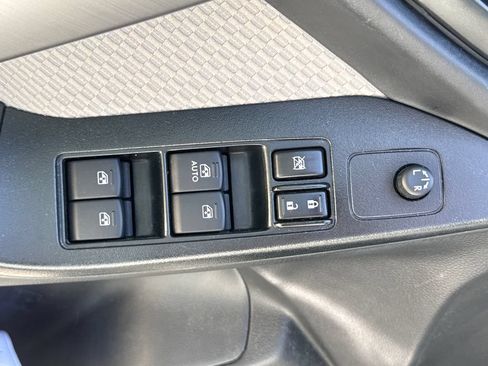 Used 2017 Subaru Forester 2.5i AWD/4WD image 14