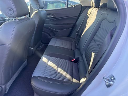 Used 2025 Chevrolet Trax LT w/ LT Convenience Package image 23