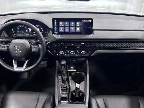 Used 2023 Honda Accord Touring image 2