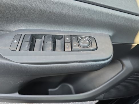Used 2024 Toyota Prius LE FWD image 28