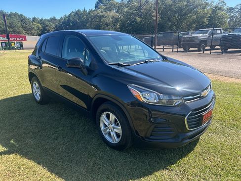 Used 2022 Chevrolet Trax LS w/ Tint and Cruise Package image 7