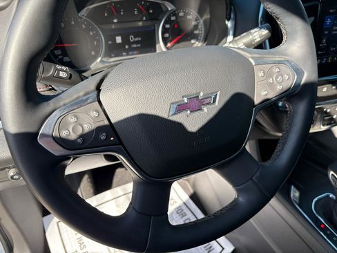 Used 2023 Chevrolet Traverse RS image 18