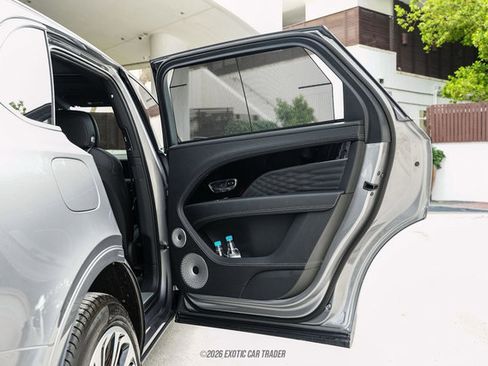Used 2024 Bentley Bentayga Extended Wheelbase AWD/4WD image 50