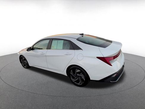 Used 2025 Hyundai Elantra Limited image 10