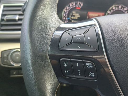 Used 2019 Ford Explorer Platinum image 31