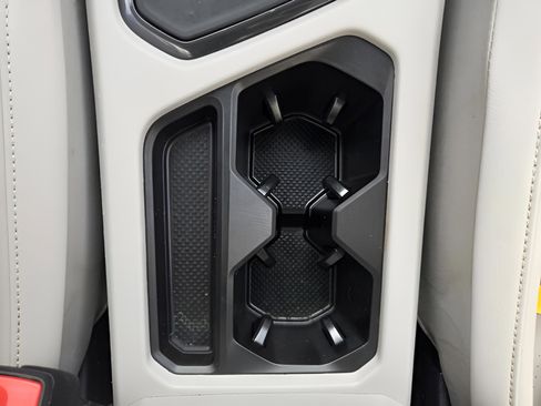 Used 2022 Volkswagen Tiguan SE image 16