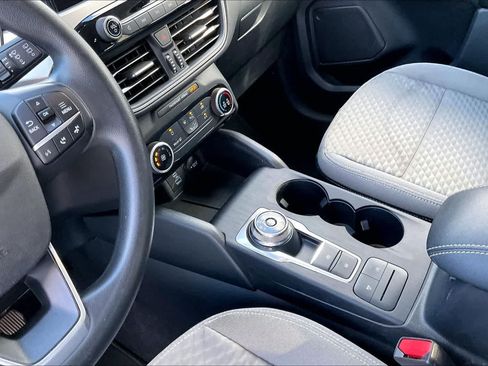 Used 2022 Ford Escape SE FWD image 16