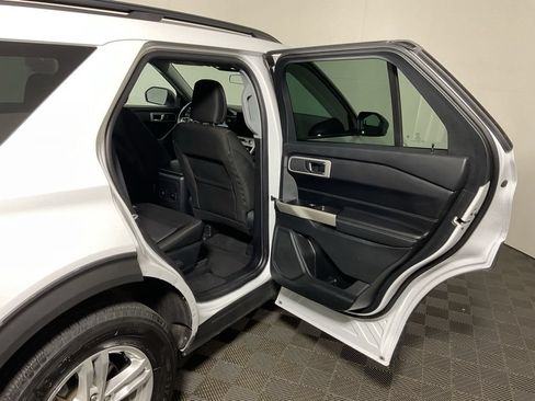 Used 2022 Ford Explorer XLT AWD/4WD image 33