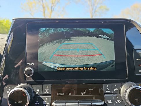Used 2024 Toyota Highlander Limited AWD/4WD image 29