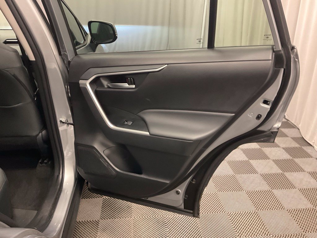 Used 2025 Toyota RAV4 XLE AWD/4WD image 28