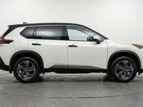 Used 2025 Nissan Rogue SV image 11