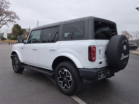 Used 2024 Ford Bronco Outer Banks image 3