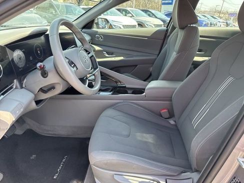 Used 2023 Hyundai Elantra SEL w/ Convenience Package image 18