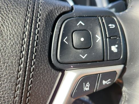 Used 2017 Toyota Highlander Limited AWD/4WD image 33