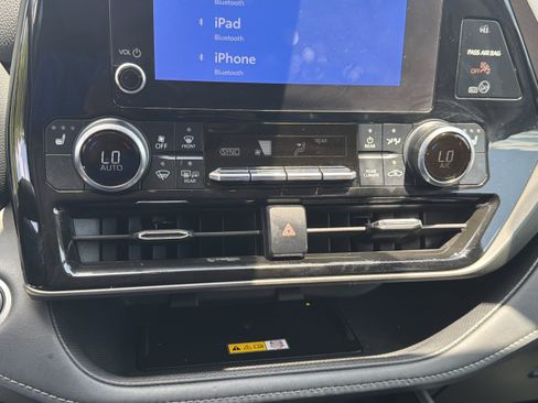 Certified 2024 Toyota Highlander XLE FWD image 15