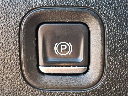 Used 2022 Chevrolet Silverado 1500 LT w/ Bed Protection Package AWD/4WD image 26