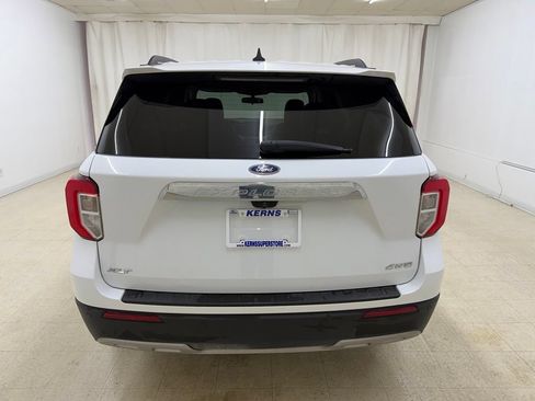 Used 2021 Ford Explorer XLT w/ Equipment Group 202A AWD/4WD image 4