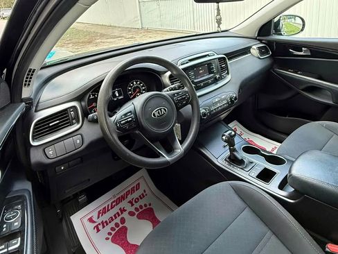 Used 2017 Kia Sorento LX image 13