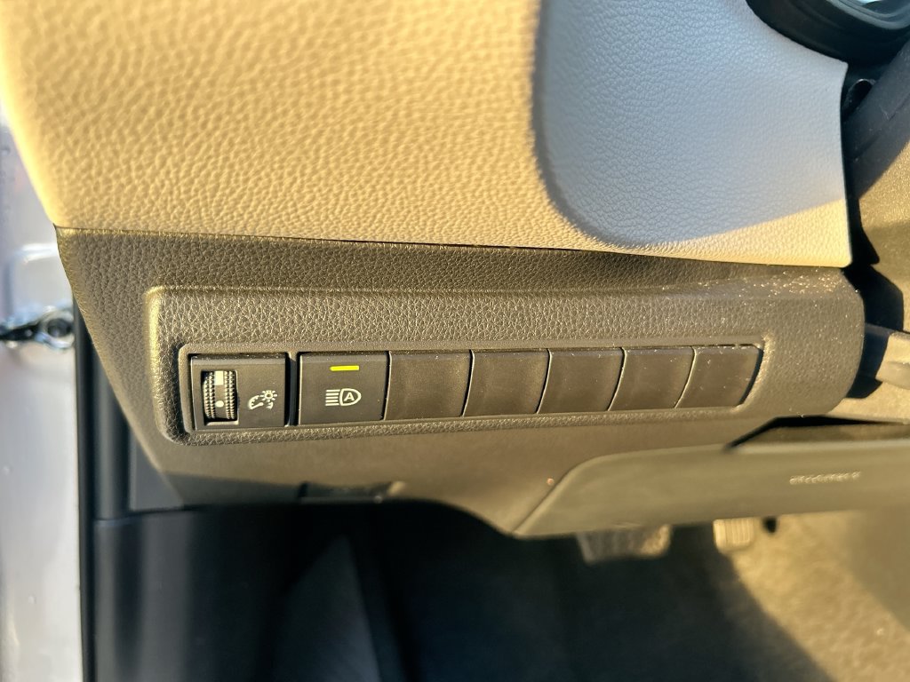 Used 2025 Toyota Corolla LE FWD image 13